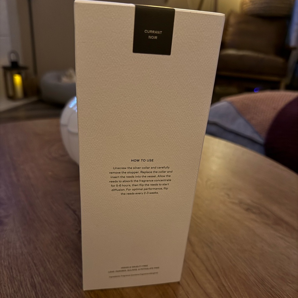 Quince Currant Noir Reed Diffuser Set - Picture 3 of 3
